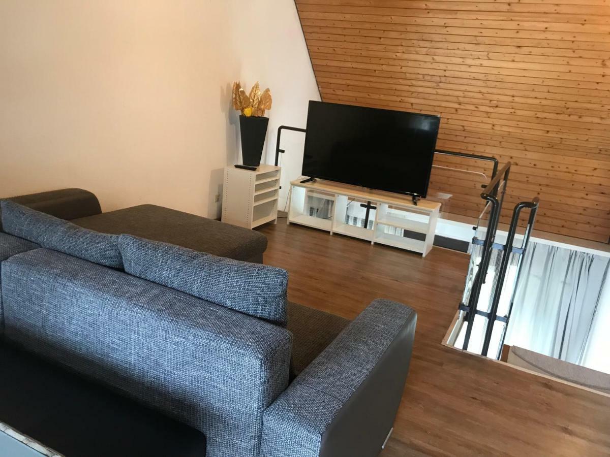 Appartement Bames Badurach Metzingen Stuttgart à Bad Urach Extérieur photo